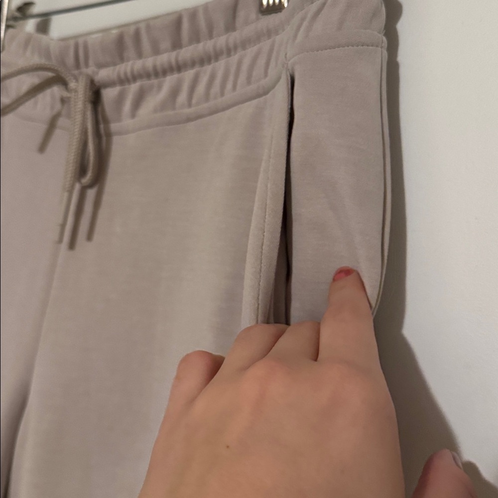 Athleta Seasoft Mid Rise Straight Crop Pants Sz M - Picture 6 of 11